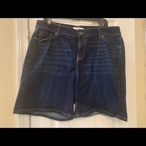 Lane Bryant Size 14 Mid Rise Girlfriend Shorts